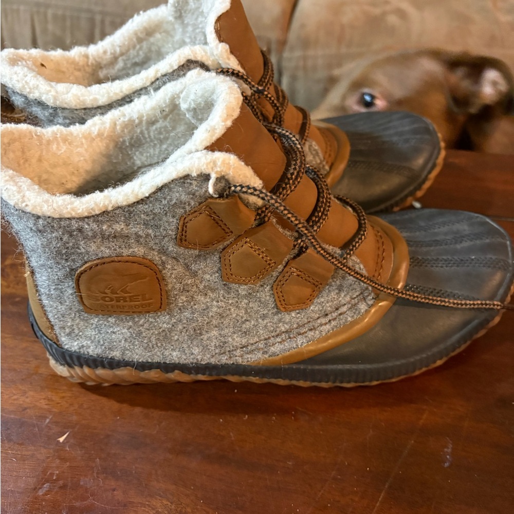 Sorel Tan and Gray Insulated Boots